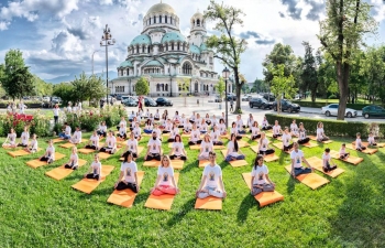Spectacular start to the International Yoga Day celebrations in Bulgaria with yoga in the foreground of the iconic Alexander Nevsky cathedral in Sofia.