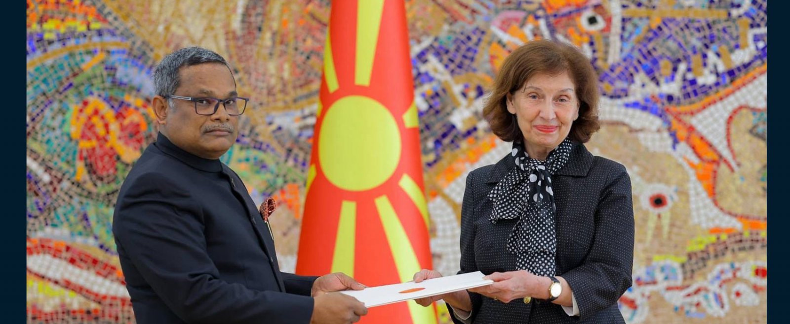 Ambassador Arun Kumar Sahu presenting his Letter of Credentials to the President of Republic of North Macedonia.