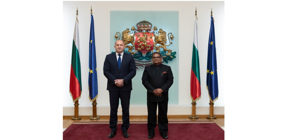Ambassador Arun Kumar Sahu presenting his Letter of Credentials to H.E. Mr. Rumen Radev, President of Republic of Bulgaria. 