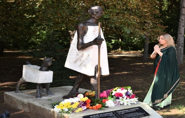 mahatma gandhi grave